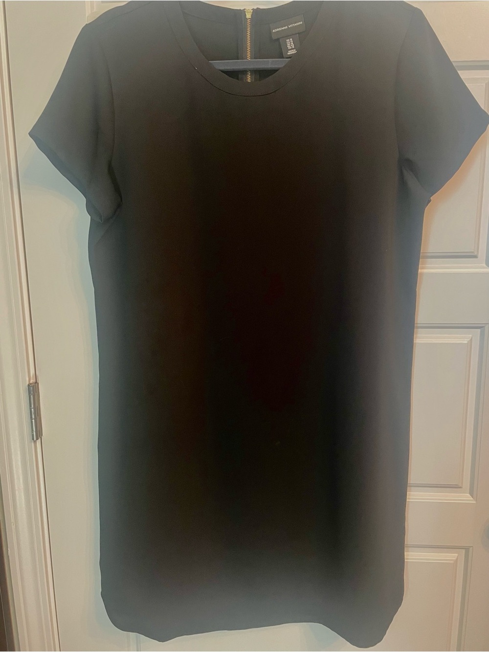 Adrienne Vittadini Black Shift Dress Short Sleeve Minimalist Knee Length